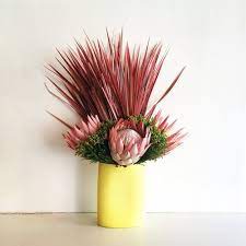 Weekly Floral Designs Made By Meta Flora At Dimes Nyc Flower Centerpieces Floral Decor Flower Arrangements