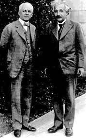 Frekuensi mempengaruhi energi kinetik elektron namun tidak mempengaruhi arus elektron. Robert Millikan And Albert Einstein Caltech 1931 Einstein Albert Einstein Robert Einstein