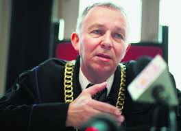 Jelenia Góra: Udawała mężczyznę, wyłudziła tysiące, pójdzie do więzienia