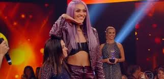 Atriz, cantora e comediante, schmutz é uma artista completa que se supera a cada trabalho que recebe em mãos. Pabllo Vittar Brinca Com Altura De Tata Werneck Uma Filha Para Mim 06 01 2018 Uol Tv E Famosos