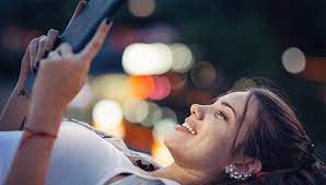 Cu noul program de loialitate, clienţii orange primesc înapoi 10% din la aceste beneficii se adaugă 50 de puncte thank you pentru prima conectare în contul my orange, o lună de trafic de internet nelimitat cu ocazia zilei de naştere şi un voucher de 10. Prin Programul Orange Thank You EÈti RÄsplÄtit Pentru Loialitate Orange