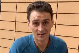 Man steals Ray-Ban sunglasses from neighbour as she moves house