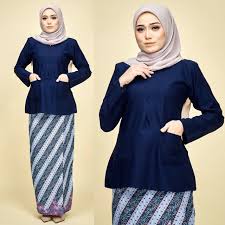 Di pasaran kita dapat menemui beragam model baju yang terbuat dari kain batik. Baju Kurung Kedah Batik Viral Shopee Malaysia