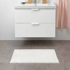 Parce que rien n'est plus bénéfique pour l'esprit qu'un intérieur entretenu, nous vous beaucoup de produits vous attendent chez rakuten parmi lesquels des vends tapis gislev rouges et blancs et des tapis voitures ikea ainsi que des tapis. Toftbo Tapis De Bain Blanc Materiau Durable Ikea