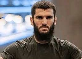 𝗛𝗘'𝗦 𝗧𝗛𝗘𝗥𝗘 𝗧𝗢 𝗕𝗘 𝗛𝗜𝗧” Callum Smith holds full belief in  dethroning Artur Beterbiev in a week's time 😤⏳