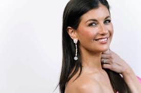 Nikki Burdine's Instagram, Twitter & Facebook