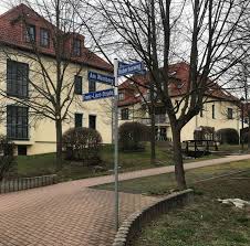 Bei einer 50m² wohnung zahlt man aktuell eine durchschnittliche miete von 5,61 eur/m². 3 Zimmer Wohnung Zu Vermieten Hermstedtstrasse 3 99706 Sondershausen Kyffhauserkreis Mapio Net