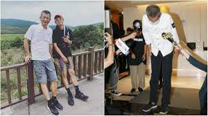 小鬼黄鸿升 18日 进行遗体解剖 法医研判他猝逝原因是主动脉剥离造成血管阻塞 黄鸿升的突然离世 让不少圈内好友至今仍伤心欲绝 今天 19日 他的灵堂放灵堂悼念 不少艺人也陆续来送他最后一程 黄鸿升爸爸抵达灵堂 进场前3鞠躬 并对在场媒体们说 谢谢大家