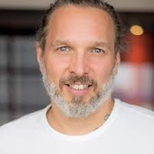 illuxi regarde vers l'avenir