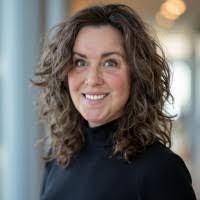 Kelly Warren's Instagram, Twitter & Facebook