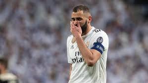 Karim benzema a subi un choc un coup sur la cuisse droite, lors d'un duel dans la surface de réparation bulgare avec valentin antov. Liga Karim Benzema Souffre D Une Blessure A La Cuisse Le Soir
