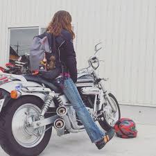 lilian and nova usually end up in the same school no matter where they are and nova gets a pretty badass ride バイク 女子 モトスポーツ バイク
