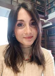 Beige Bianco Semplice Professionale Fotografo Curriculum Vitae