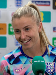 Leigh Williamson's Instagram, Twitter & Facebook