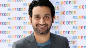 Tous devant #c8 ce soir à partir de 21h pour le lancement de #lascoumoune avec cyril hanouna et caroline ithurbide 😀 quand votre malchance devient une chance 😉. Cyril Hanouna French Host Humiliated Gay Men On Live Tv Bbc News