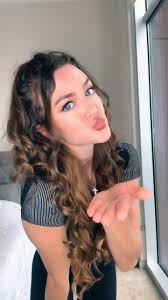 Bet he doesn’t kiss ya