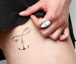 Tattoos Frau Schone Kleine Tattoo Ideen Leben Liebe Anker Herz Schwimmen Meer Drei Einheiten Elegant Tattoos Basic Tattoos Little Tattoos