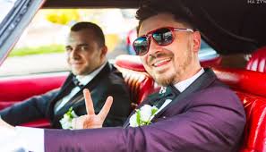 Býva nazývanym aj kráľom disco polo, je vokalistom skupiny akcent. Syn Zenka Martyniuka Tak Potraktowal Zone Wszyscy Juz Wiedza