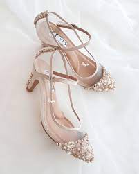 Ini Luar Biasa Karya Hebat Dari Regis Bridal Shoes Https Www Bridestory Com Id Regis Bridal Shoes Projects Re Sepatu Pengantin Sepatu Perkawinan Sepatu Lucu