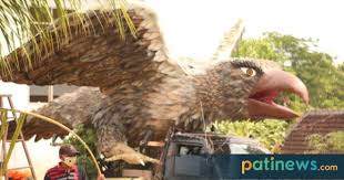 Burung elang vs macan tutul lihat juga video kami yang lain. Meriahkan Idul Fitri Pemuda Di Gembong Ini Kreasikan Elang Raksasa
