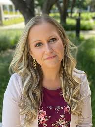 How cool is this collectible Snoopy popcorn bucket? 🤩 You can get one for  yourself at the Popcorn Wagon and Great America Hot Dogs & Snacks for just  $12.99--plus $0.99 refills all