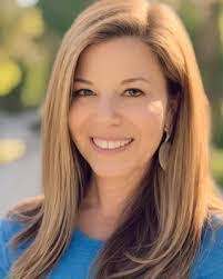 Dana Ringer's Instagram, Twitter & Facebook