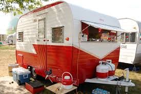 Tan fiberglass exterior | automotive windshield (where available) | aluminum cage construction including roof/walls | vacuum laminated 1 piece roof/walls | dexter torflex torsion axels with aluminum wheels | high gloss front cap | slam latch baggage doors with magnetic door holds | spare tire/carrier/cover | goodyear endurance tires with tire pressure monitoring system | 2 accessory hitch. Vintage Aloha Trailer Pictures And History From Oldtrailer Com