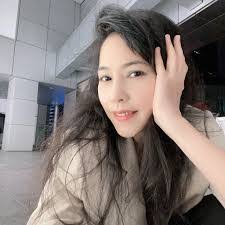 Ellen Shih's Instagram, Twitter & Facebook