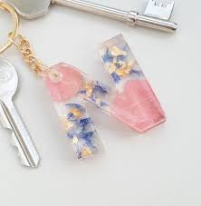 Custom Flower Initial Keychain Pink And Blue Petals With Gold Etsy In 2020 Flower Resin Jewelry Resin Diy Diy Resin Crafts
