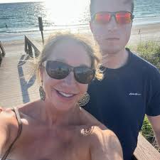 Ohhhh boy lol 💚🤍💙💛