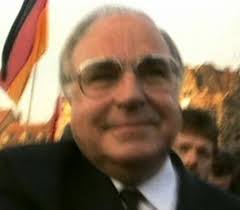 A. Die DDR 1. Lies den Filmtitel. Was fällt dir dazu ein? INFO: Lenin  (1870-1924) Marxistischer Theoretiker und Revolutionär.