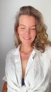 Hi all! I’m an experienced fashion model and my Insta link is  www.instagram.com/claryssaHJ