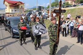 Maybe you would like to learn more about one of these? Foto Taragotistul Dumitru Farcas Inmormantat Cu Onoruri Militare Acasa In Comuna Grosi Ziarmm