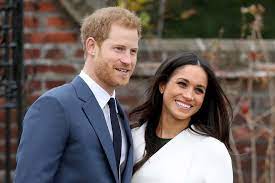 Pangeran harry dan istrinya, meghan markle, mengundurkan diri dari kapasitas mereka sebagai anggota senior keluarga kerajaan inggris untuk kemudian mandiri secara finansial. Meghan Markle And Prince Harry Wear Matching Masks In Beverly Hills Vanity Fair