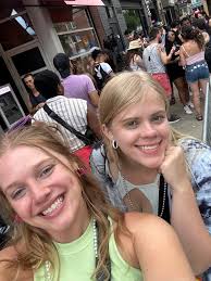 Female Roommate Wanted in Lincoln Park or Lakeview East Chicago