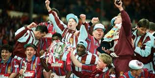 De 1994 league cup finale vond plaats op 27 maart 1994 in het oude wembley stadium. Pin On The Trophy Room