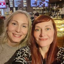 Shaftesbury singer-songwriter Anne-Louise Richards and Orkney-based folk  artist Jo Philby will perform together this Friday night, reviving their  cross-country musical collaboration with a live gig in the cosy cellar of  King Alfred's