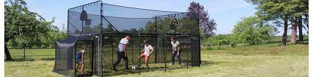 Bei diesem multisportfeld bleiben (fast) keine wünsche offen. Multisportplatz Trampolin Technik