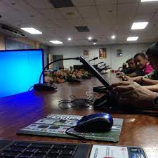 Pemetaan utiliti melibatkan proses memperolehi dan mengenalpasti jenis pepasangan dan utiliti kemudahan awam yang tertanam di bawah tanah, menyediakan maklumat dan kedudukan. Fotos Bei Jabatan Ukur Dan Pemetaan Negeri Perak Ipoh Perak