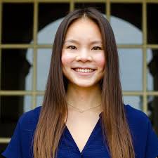 🌟 Feature Friday 🌟 Meet our student moderator, Emma! Emma Chang is a  junior from Boston, Massachusetts, who is double majoring in Accounting and  Spanish and minoring in Entrepreneurship. Emma is also