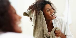 Mantiene i capelli idratati senza appesantire la piega e attenuarne la luminosità. Come Asciugare I Capelli Ricci Con O Senza Phon Roba Da Donne