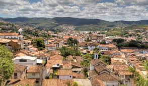 Tanto o garimpo quanto a mineração extraem recursos que se encontram no solo ou no subsolo, de onde são retirados diversos tipos de minérios (ouro, prata, minério de ferro, estanho. Impactos Ambientais O Que Sao Exemplos E Mais Brasil Escola