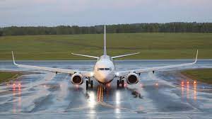 A ryanair flight heading to vilnius, lithuania from athens, greece was escorted by a warplane to minsk, belarus, following an order by belarusian president alexander lukashenko today. Belarus Behorden Drangten Ryanair Jet Vor Eingang Der Vermeintlichen Bombendrohung Zur Landung Der Spiegel