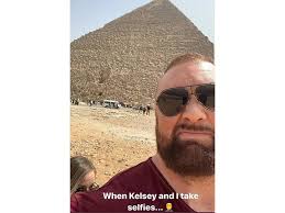 Game Of Thrones Megastar Thor Bjornsson At The Pyramids Alongside His Wife Egypt Independent