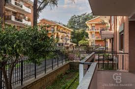 Aria condizionata in tutti gli ambienti, riscaldamento con regolazione. Appartamento Con Terrazzo A Roma Eur 7 Locali 140 Mq Pcase It