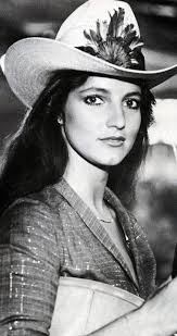 Pam Grier tells a tall tale of her mom trying to protect her from seeing  lynched bodies hanging to trees in Columbus, Ohio. She noted that white  families would also be lynched