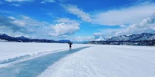 This jaw-dropping frozen lake in B.C. has the longest skating pathway in  the world - Vancouver Is Awesome