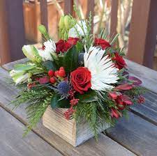 Flower Gift Box For Holidays Created By Fleurelity Fresh Flowers Arrangements Flower Boxes Flower Arrangements