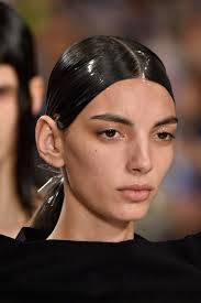 The Best Hair And Makeup Trends From The Fall 2019 Fashion Shows Vogue Fall Makeup Trend Beauty Trends Makeup Trends