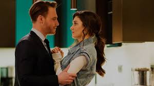 Başrollerini hande erçel, kerem bürsin, neslihan yeldan, bige önal, evrim doğan, i̇smail ege şaşmaz, anıl i̇lter, melisa döngel gibi başarılı isimlerin paylaştığı mfyapıma ait fox dizisi sen çal kapımı 8 temmuz çarşamba akşamı yayın hayatına merhaba diyor. Sen Cal Kapimi Da Sok Gelisme Deniz E Ulasilamiyor